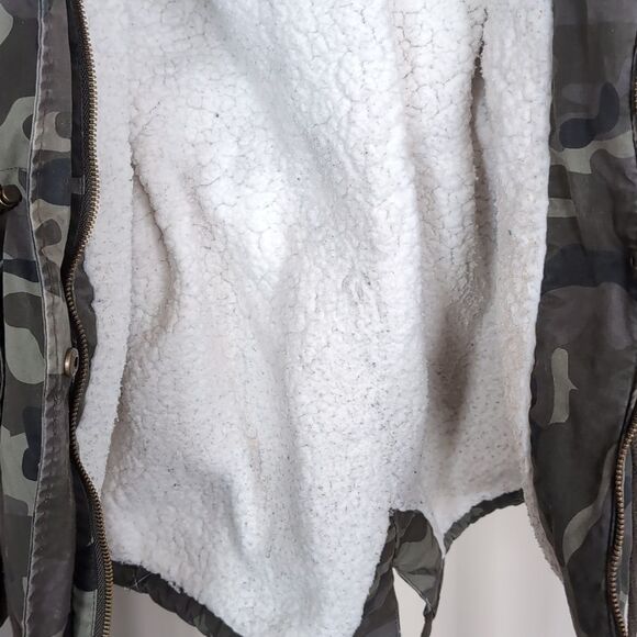 Love Tree Sherpa Drawstring Camouflage- Removable Fur-Trimmed Women's Jacket - Picture 10 of 13